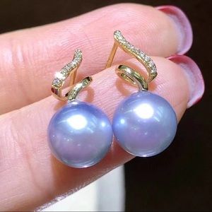 Stunning Japanese Akoya earrings.